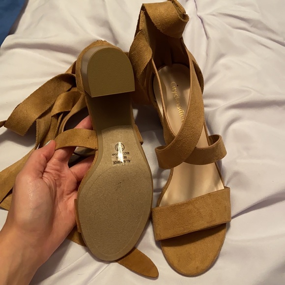 Tie up heels - Picture 2 of 4